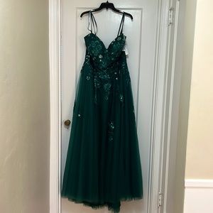 Camillle La Vie Emerald Prom Dress Full length Gown NWT size 20